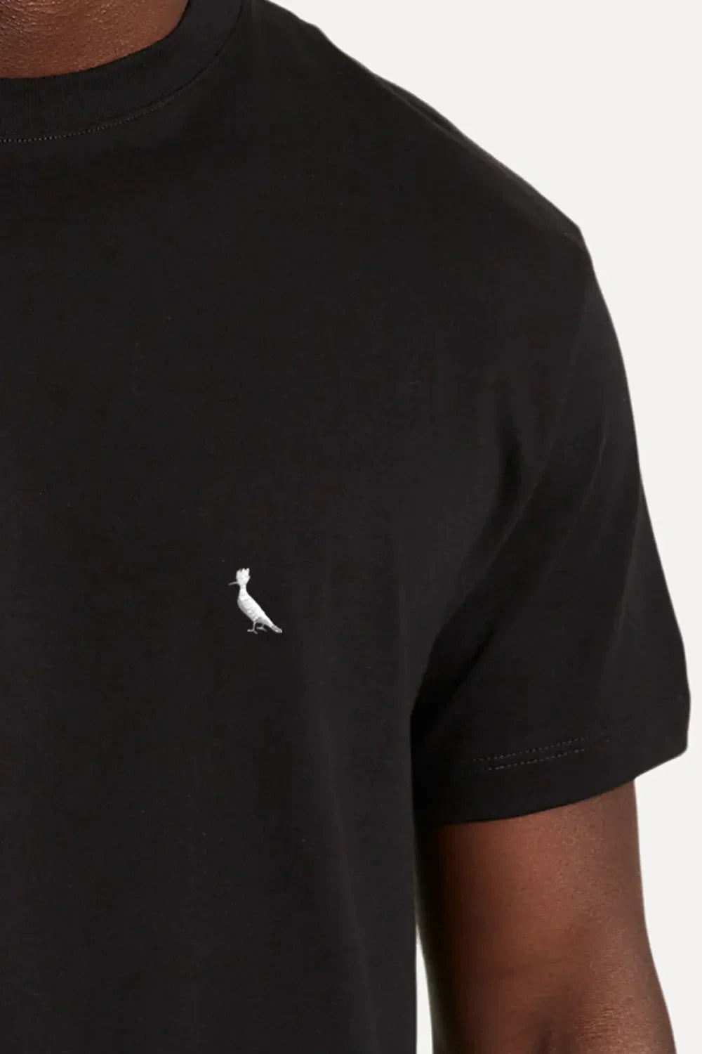 camiseta básica suspiro pica-pau bordado - Preta