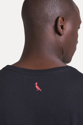 camiseta básica suspiro pica-pau bordado - Preta