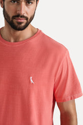 camiseta básica suspiro pica-pau bordado - Salmão