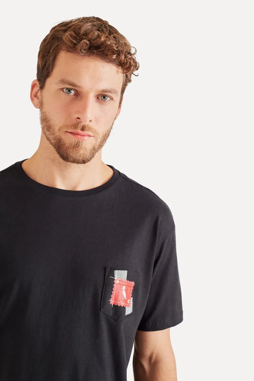 camiseta bolso xadrez retalho - Preto