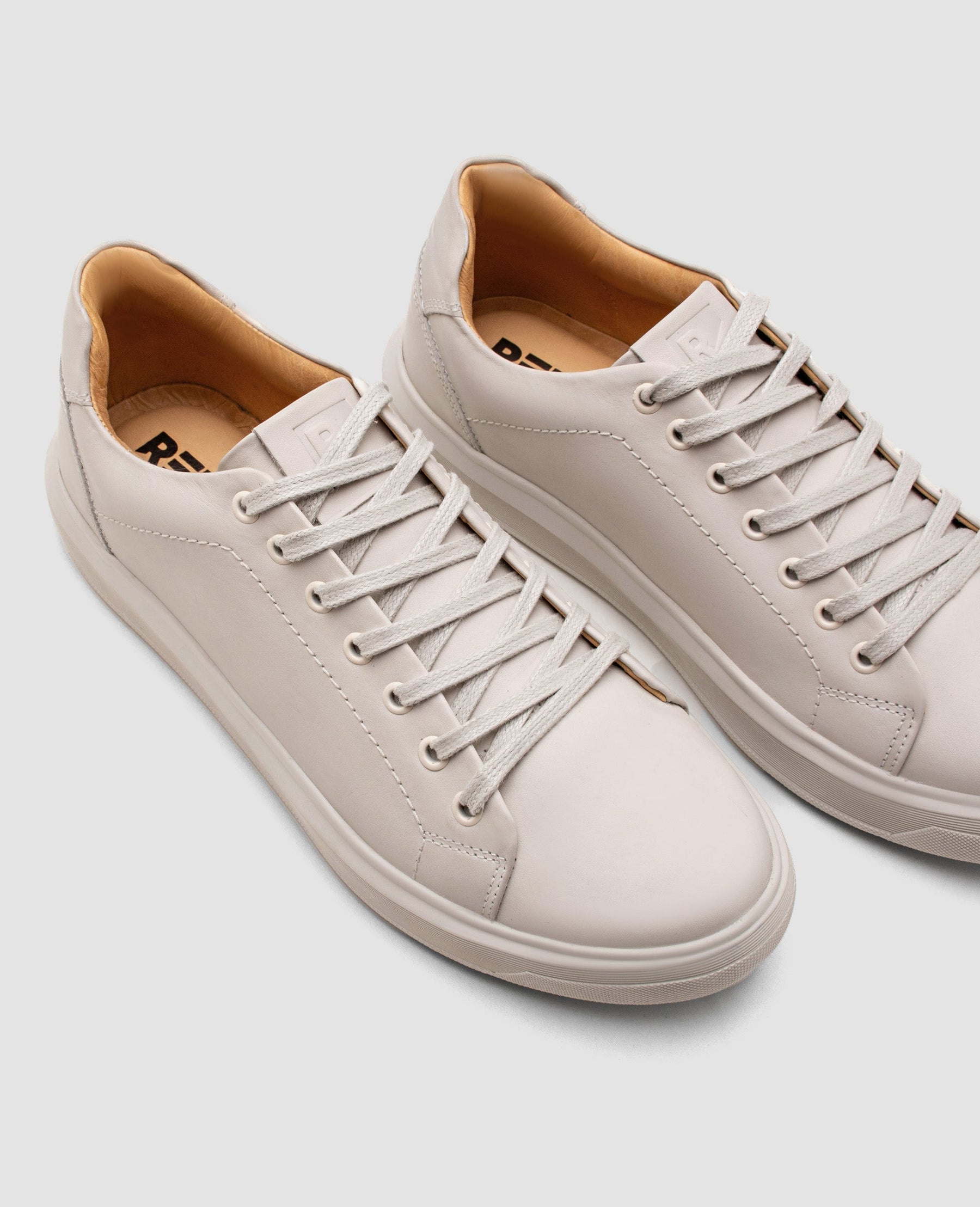 Tênis de Couro Off White RS6