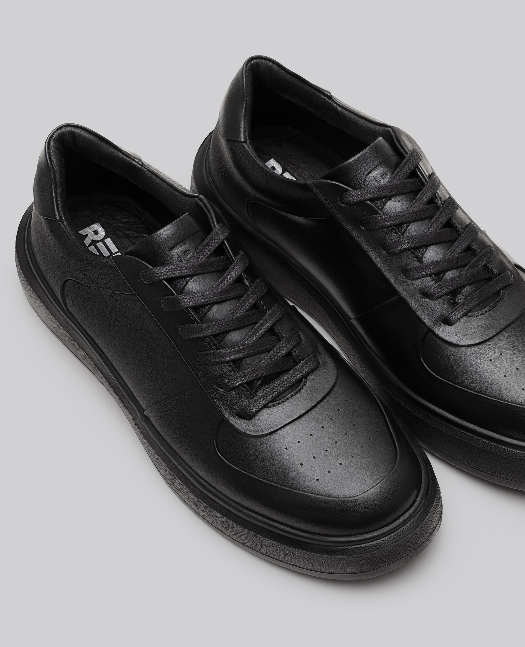 Tênis de Couro All Black 911