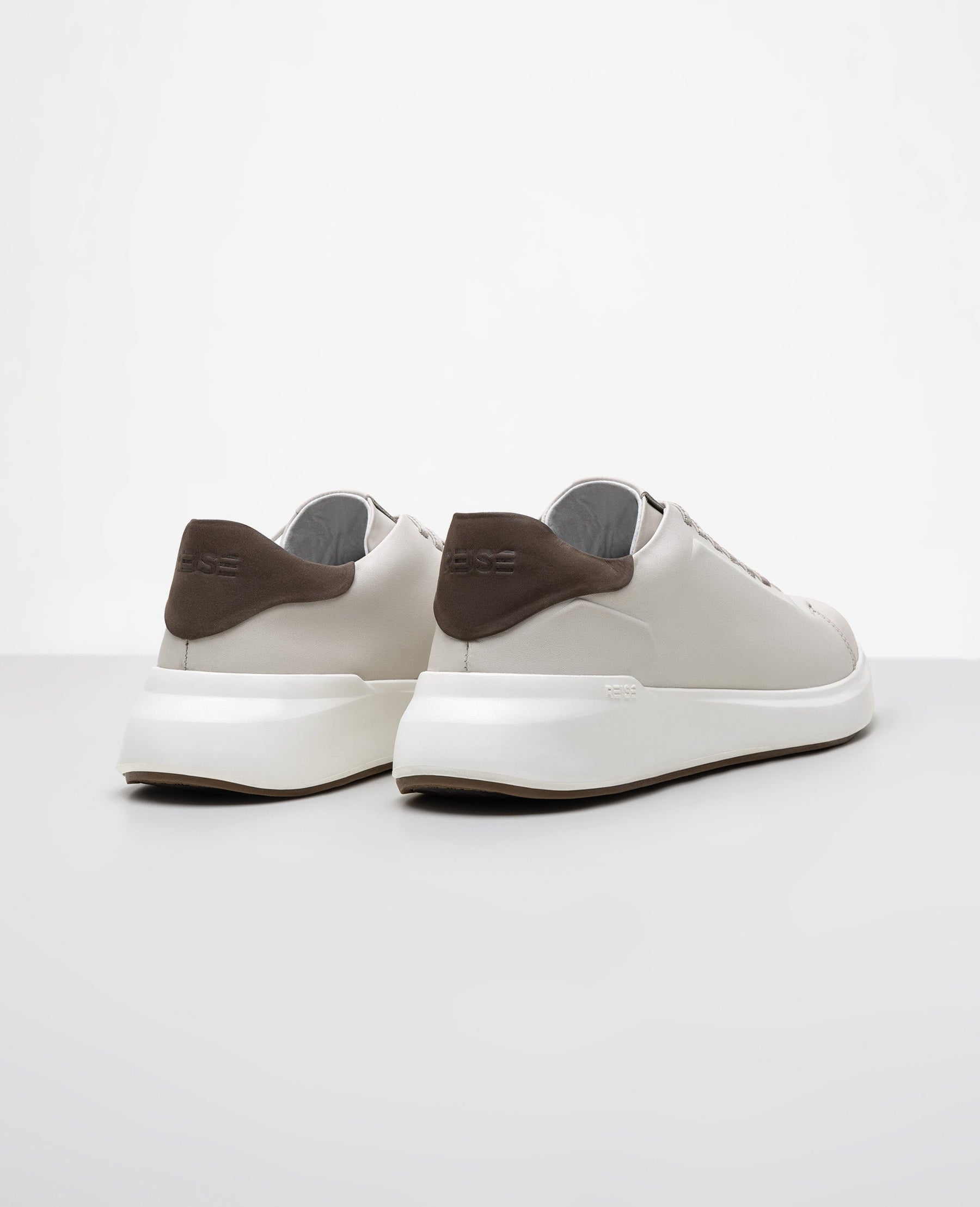 Tênis de Couro Off White RS6 GT